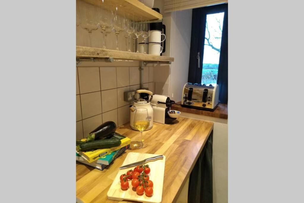 Farmhand Cottage Нарбърт Екстериор снимка